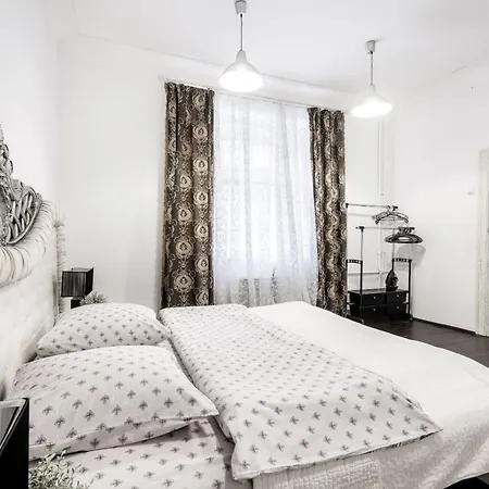 2beds Vintage Historical Center Apartment
